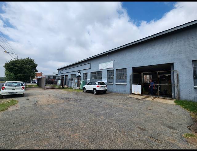 399M² WAREHOUSE TO LET IN WYCHWOOD